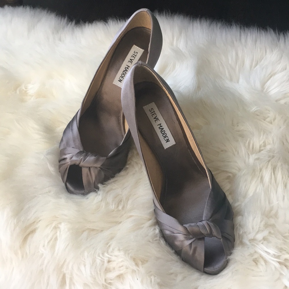 Steve Madden Glamorus Peep Toe Platform pumps